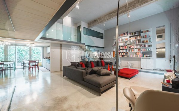 appartamento in vendita a Milano in zona Lambrate