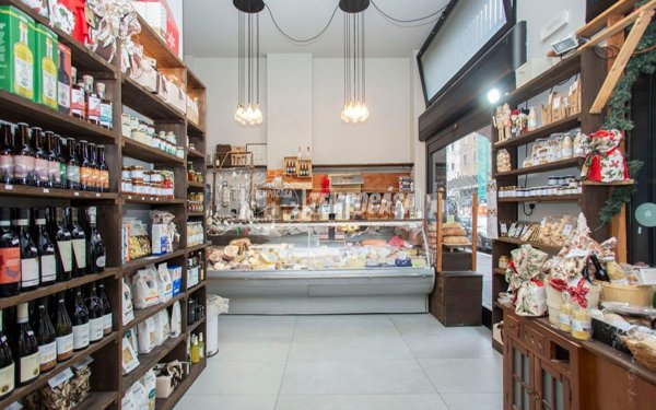 locale commerciale in vendita a Milano