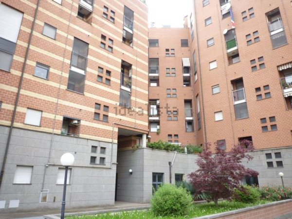 ufficio in vendita a Milano in zona Quarto Oggiaro