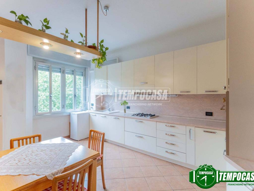 appartamento in vendita a Milano in zona Montalbino