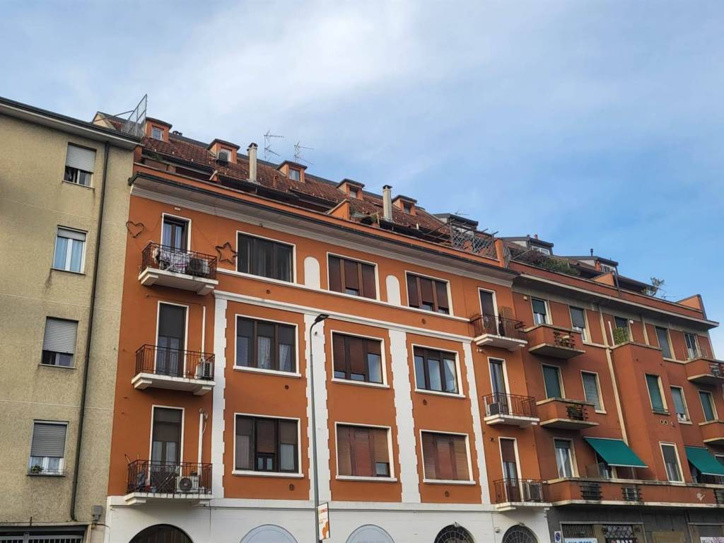 appartamento in vendita a Milano in zona Famagosta
