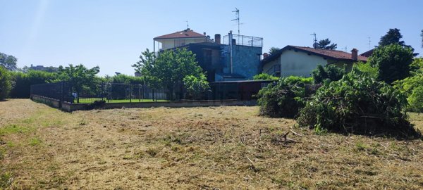casa indipendente in vendita a Milano in zona Baggio