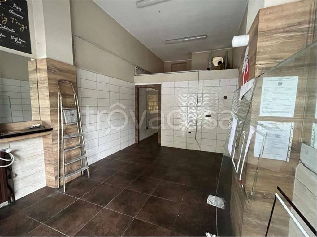 negozio in vendita a Milano in zona Corvetto