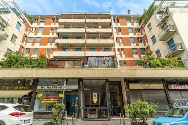 appartamento in vendita a Milano in zona Lorenteggio
