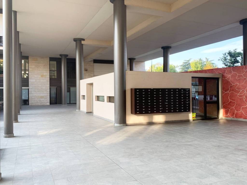 ufficio in vendita a Milano in zona Adriano