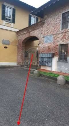 negozio in vendita a Milano in zona Baggio