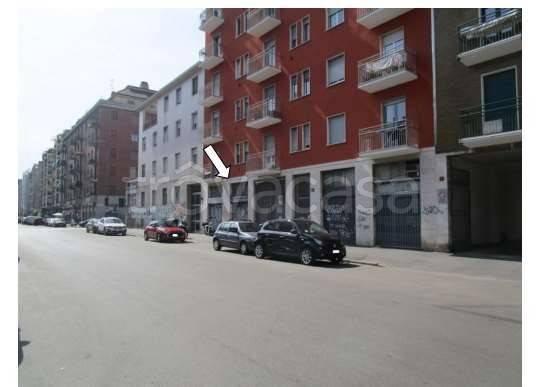 negozio in vendita a Milano in zona Cascina dei Pomi