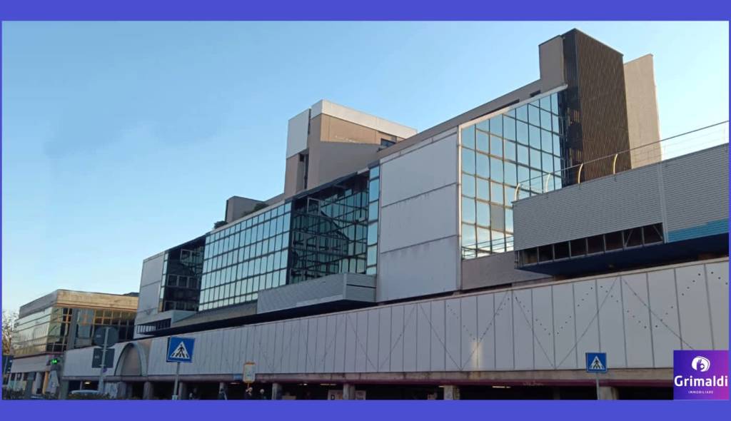 ufficio in vendita a Milano in zona Gallaratese