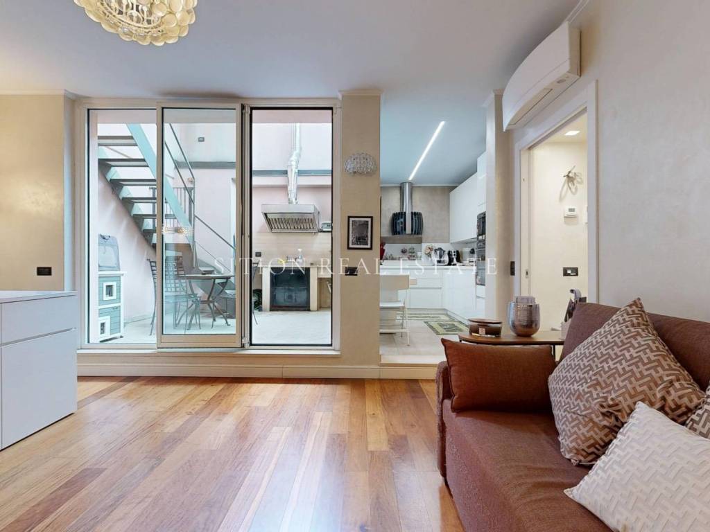 appartamento in vendita a Milano in zona Porta Genova