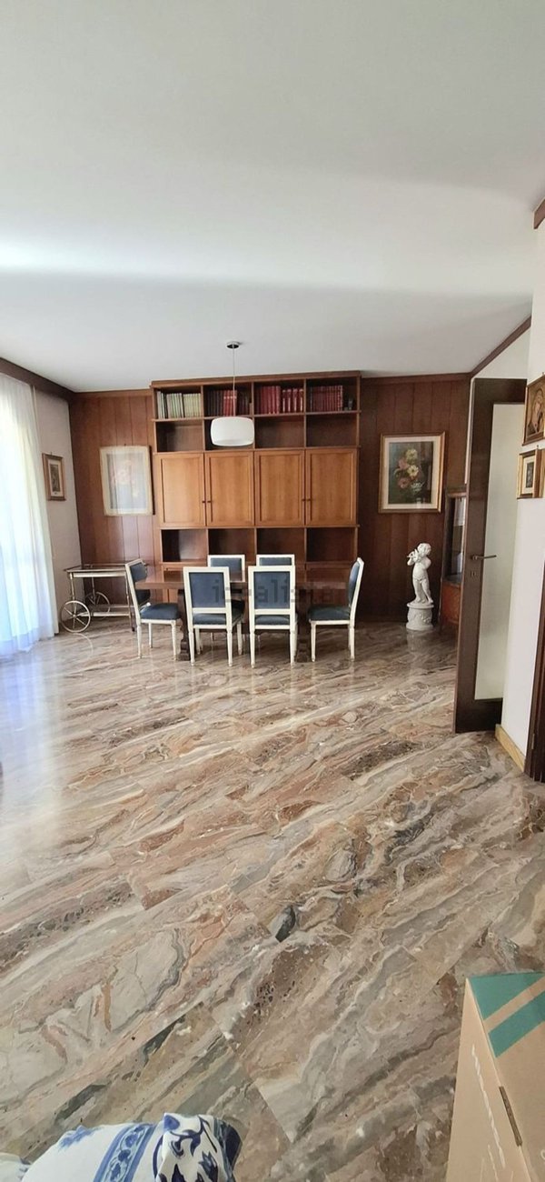 appartamento in vendita a Milano in zona Cinque Giornate