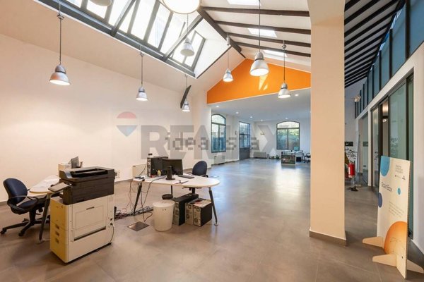 ufficio in vendita a Milano in zona Bocconi