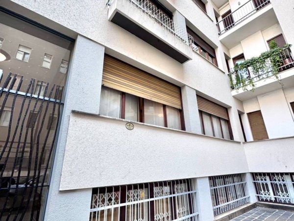 appartamento in vendita a Milano in zona Guastalla