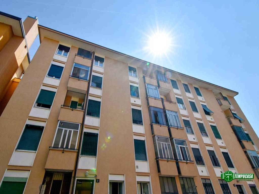 appartamento in vendita a Milano in zona Famagosta