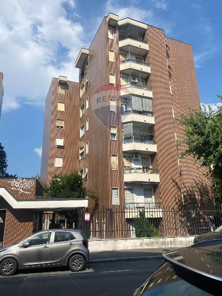 appartamento in vendita a Milano in zona Baggio