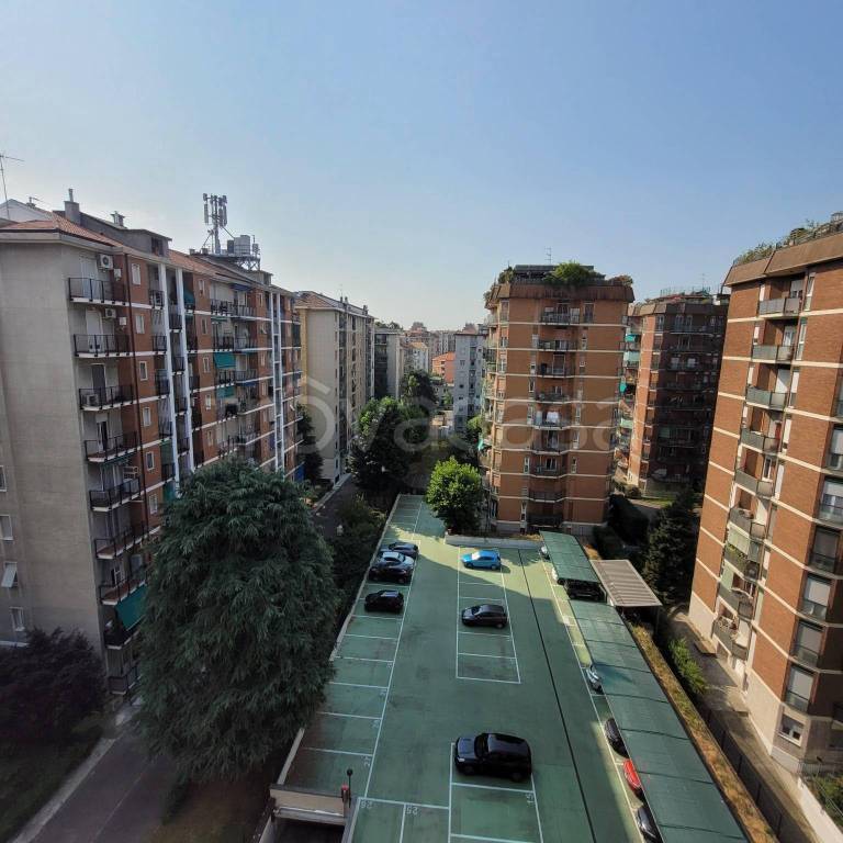 appartamento in vendita a Milano in zona Lorenteggio