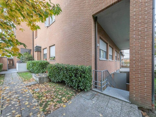 ufficio in vendita a Milano in zona Vigentino