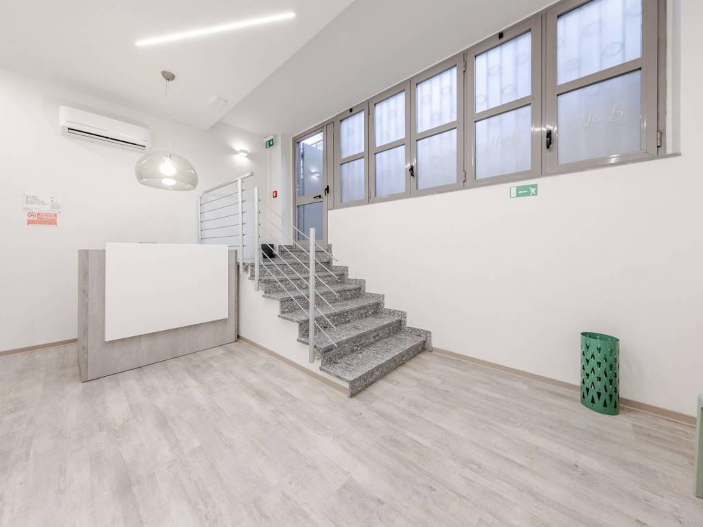 ufficio in vendita a Milano in zona Vigentino