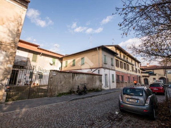 appartamento in vendita a Milano in zona Baggio