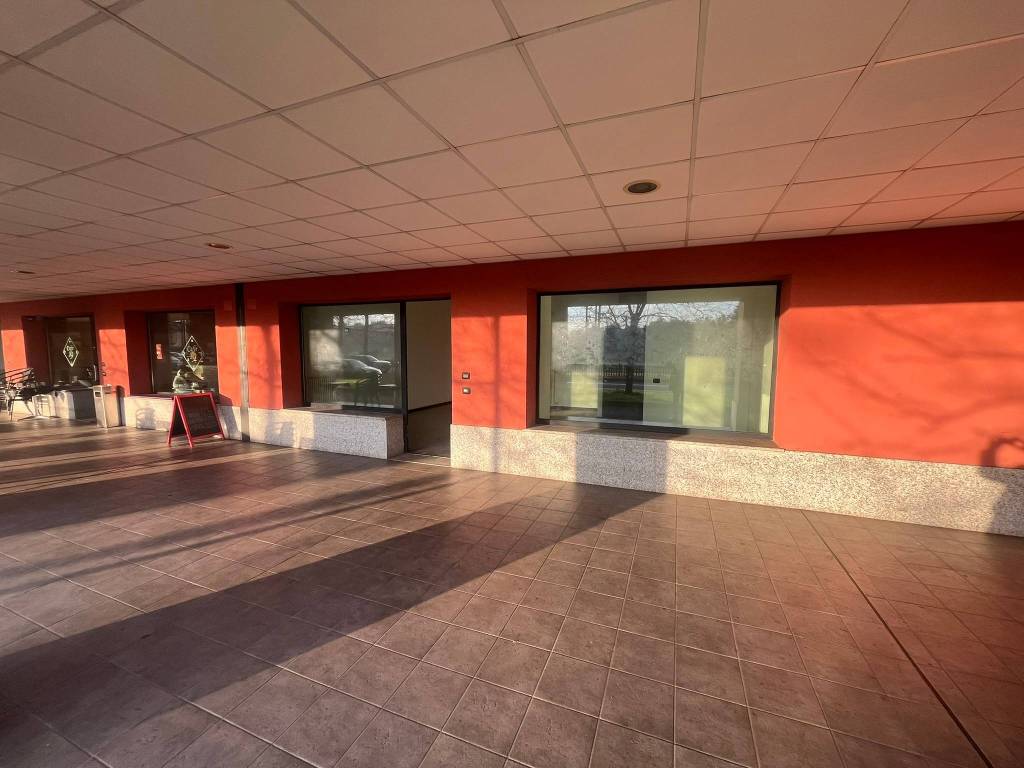 negozio in vendita a Milano in zona Niguarda