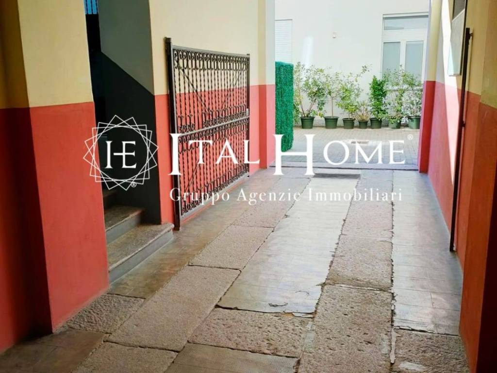 locale commerciale in vendita a Milano