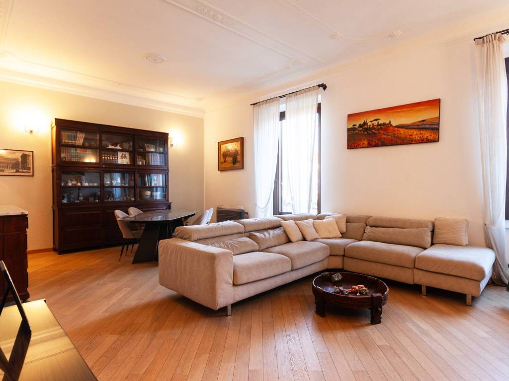 appartamento in vendita a Milano in zona Sempione