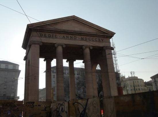 negozio in vendita a Milano in zona Porta Ticinese