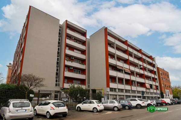 appartamento in vendita a Milano in zona Famagosta