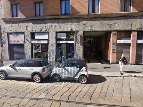 negozio in vendita a Milano in zona Guastalla