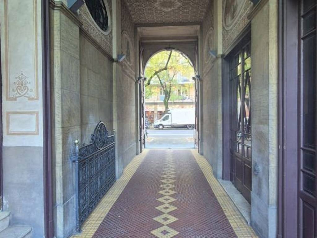 ufficio in vendita a Milano in zona Solari