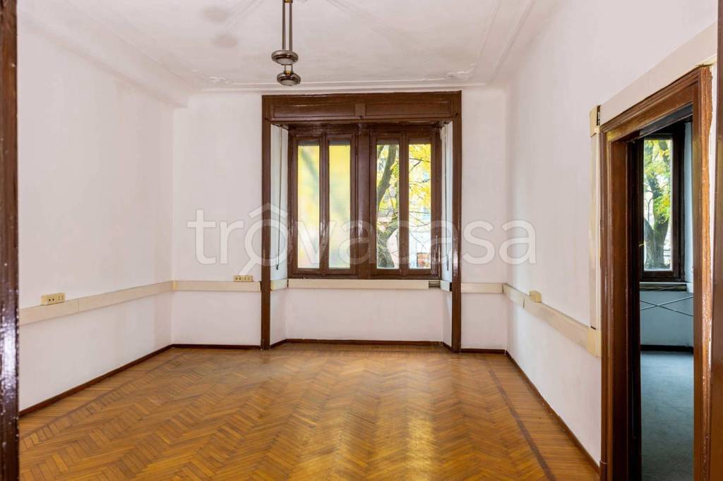 ufficio in vendita a Milano in zona Solari