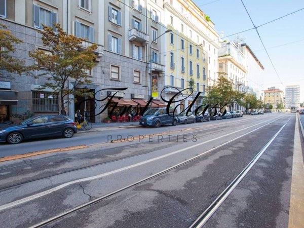 appartamento in vendita a Milano in zona Guastalla