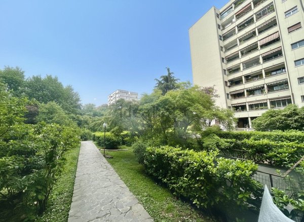 appartamento in vendita a Milano in zona Famagosta