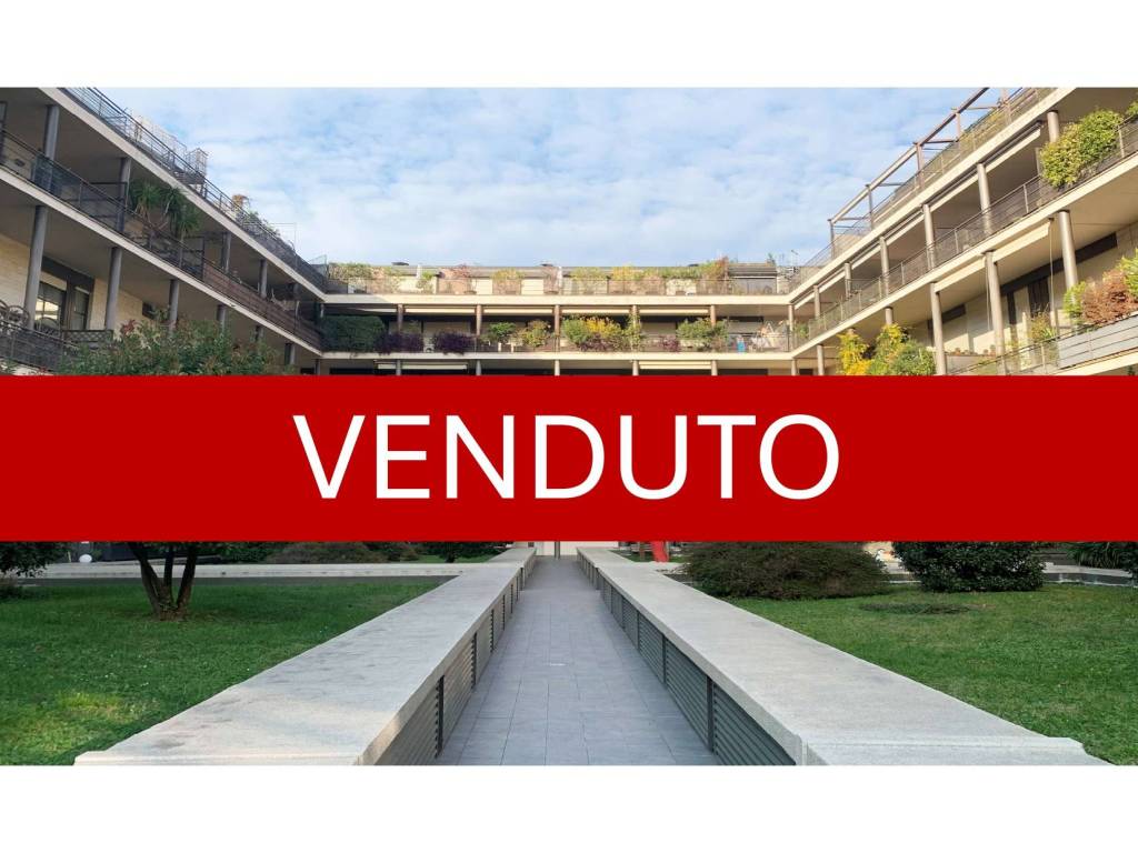 locale commerciale in vendita a Milano in zona Crescenzago