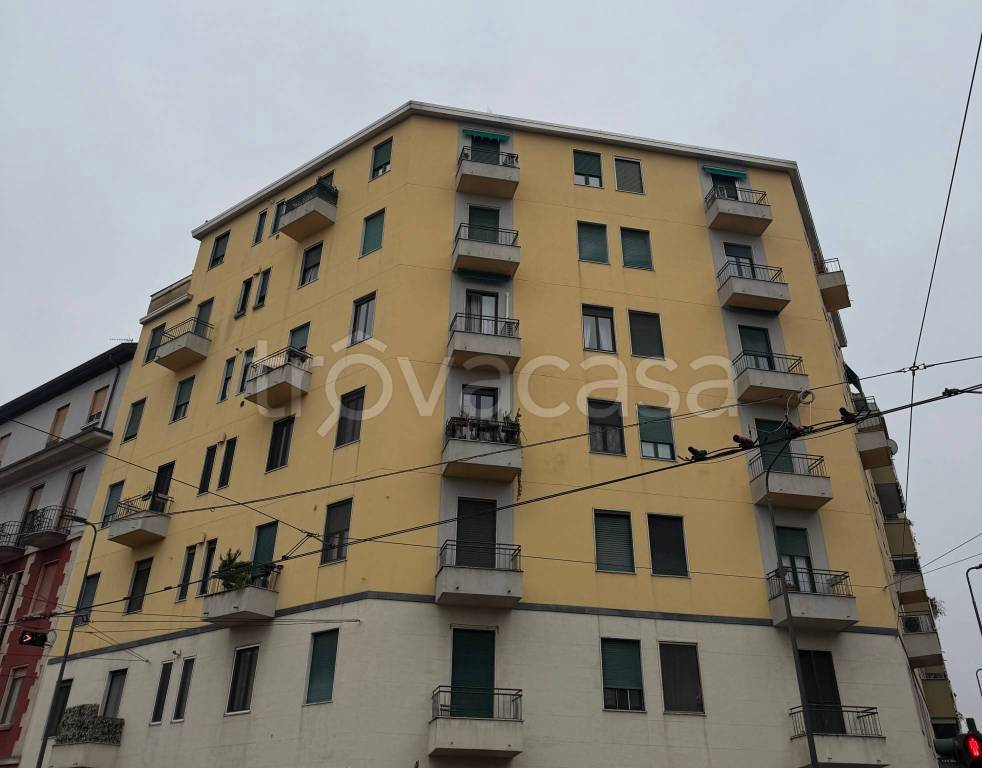 appartamento in vendita a Milano in zona Forze Armate