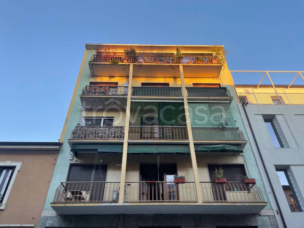 appartamento in vendita a Milano in zona Lorenteggio