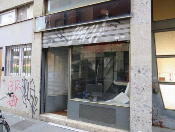 negozio in vendita a Milano in zona Cascina dei Pomi