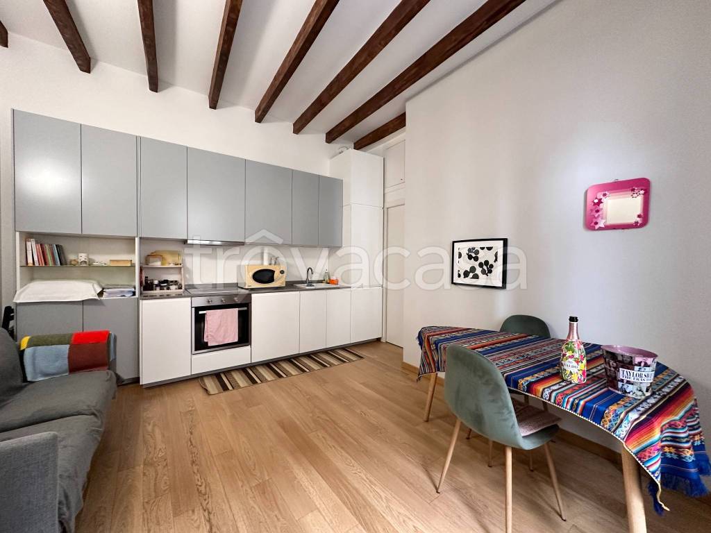 appartamento in vendita a Milano in zona Loreto