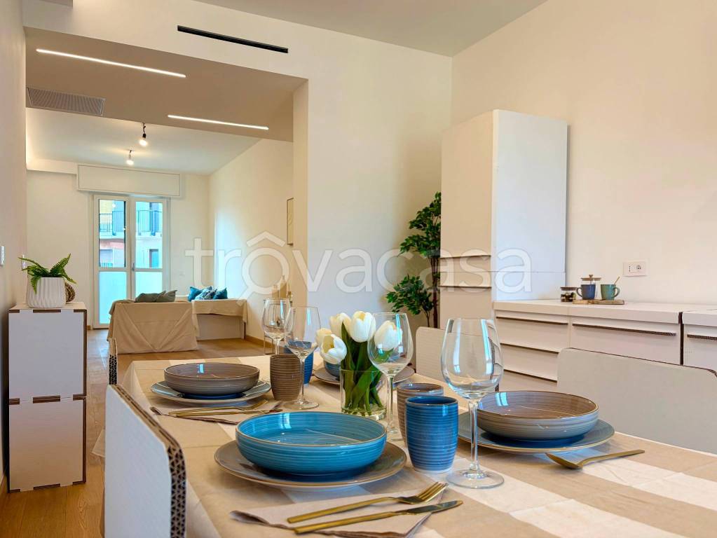 appartamento in vendita a Milano in zona Lorenteggio