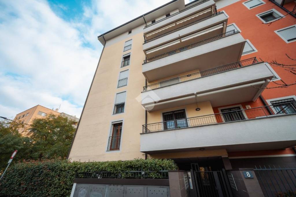 appartamento in vendita a Milano in zona Baggio