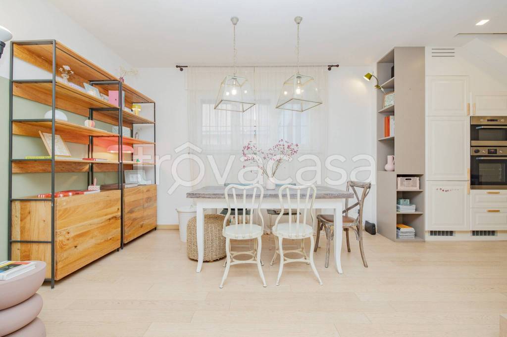 casa indipendente in vendita a Milano in zona Bocconi