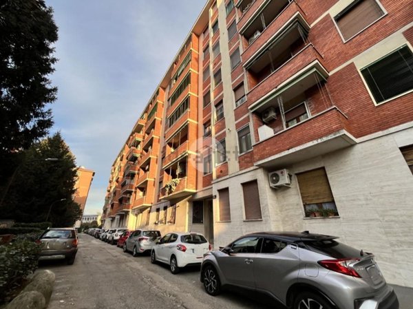 appartamento in vendita a Milano in zona Corvetto
