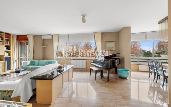 appartamento in vendita a Milano in zona Porta Vittoria