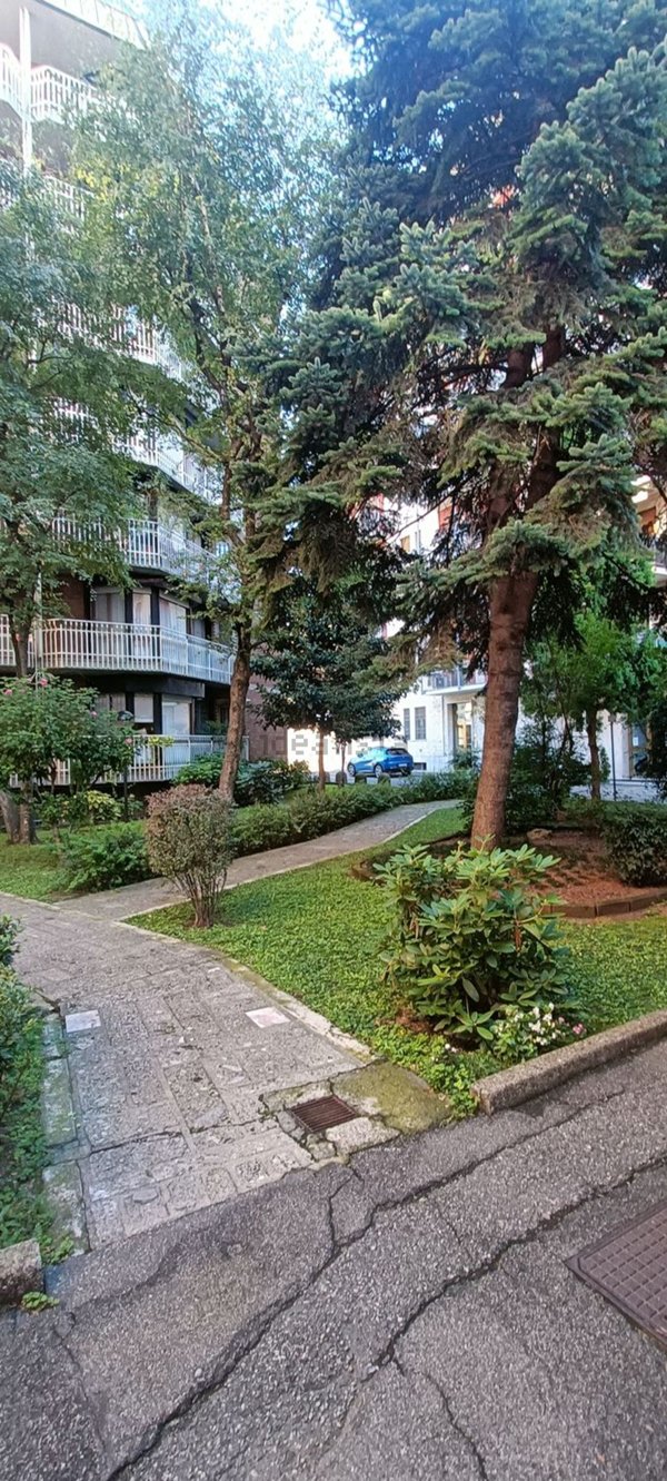 appartamento in vendita a Milano in zona Lorenteggio