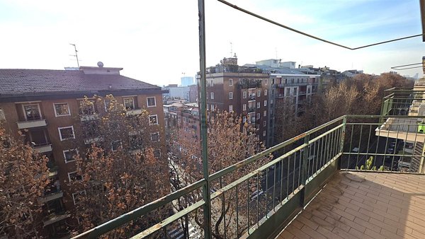appartamento in vendita a Milano in zona Lorenteggio