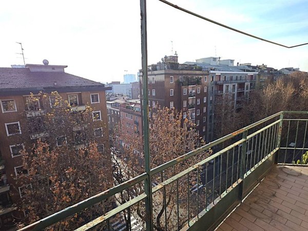 appartamento in vendita a Milano in zona Lorenteggio