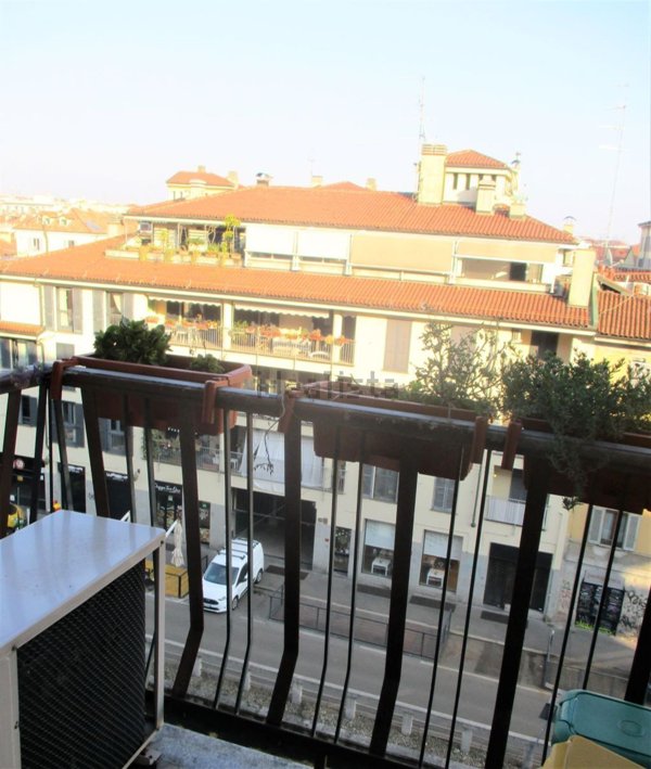 appartamento in vendita a Milano in zona Porta Genova