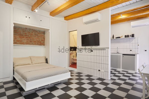 appartamento in vendita a Milano in zona Porta Ticinese