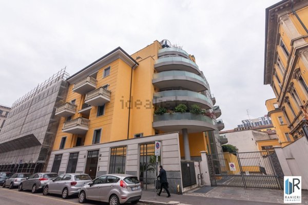 appartamento in vendita a Milano in zona Guastalla