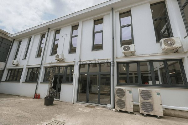 ufficio in vendita a Milano in zona Forlanini