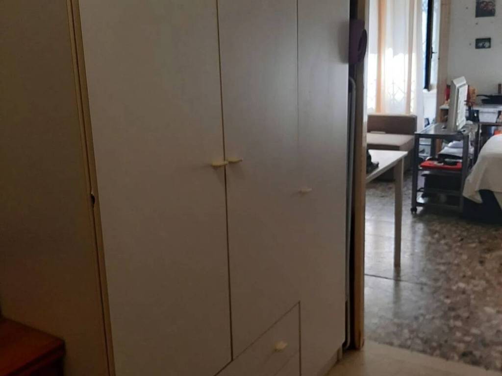 appartamento in vendita a Milano in zona Lorenteggio